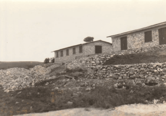 Premières constructions dépot et bureau vers 1977 Brochet