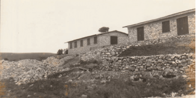 Premières constructions dépot et bureau vers 1977 Brochet